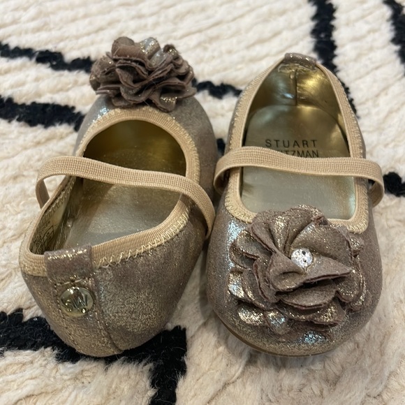 Stuart Weizmann gold baby ballet flats - Picture 3 of 3